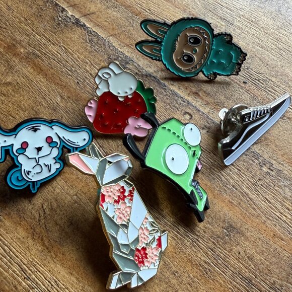 set of 6 enamel pins - Picture 3 of 5